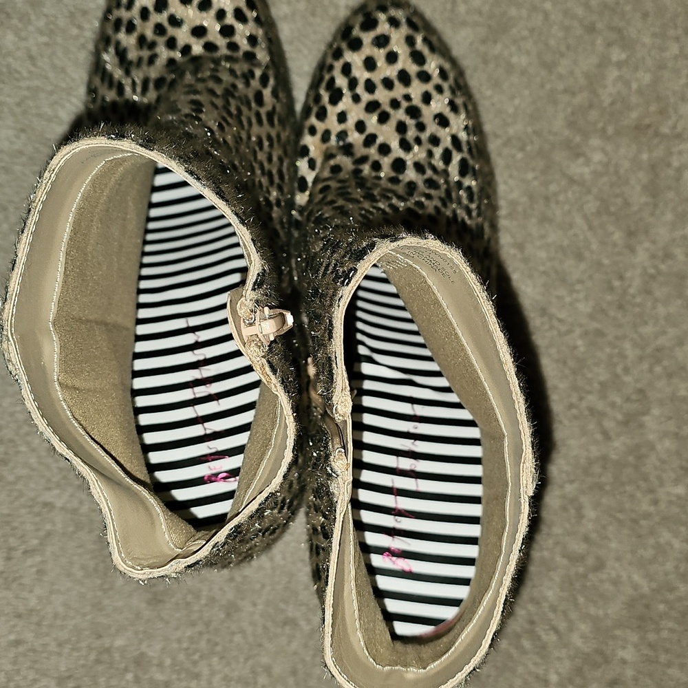 Almost New Betsey Johnson Platform Booties - Picture 3 of 5